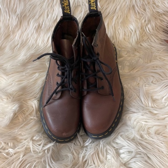 Dr Martens • 12-Eye Boots • Brown • 7 • Dog not included! - Picture 9 of 11